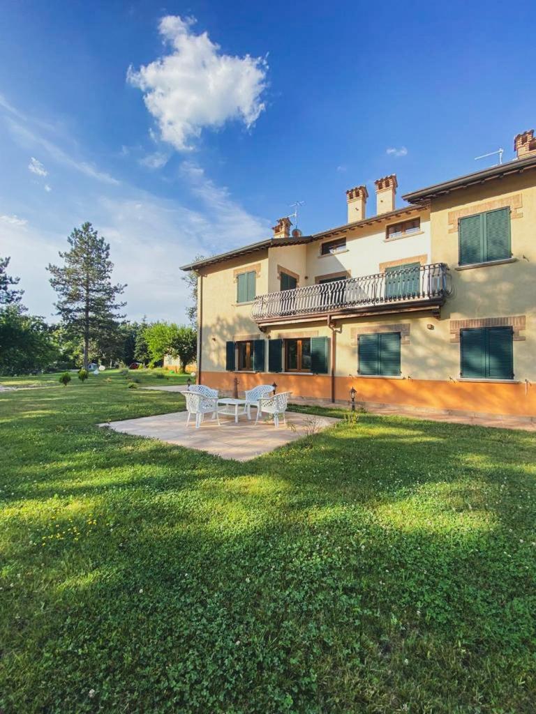 Villa Tadina Gualdo Tadino Exterior photo