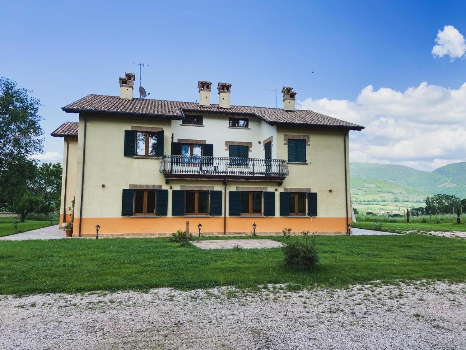 Villa Tadina Gualdo Tadino Exterior photo