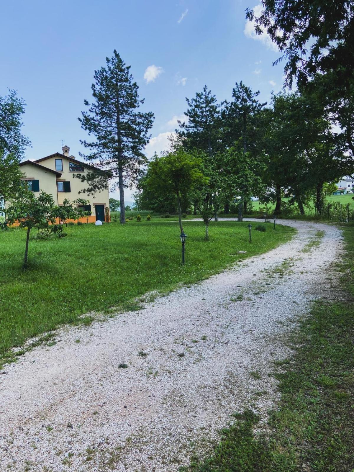 Villa Tadina Gualdo Tadino Exterior photo